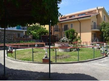 Case e ville in vendita di 1428 m² in Via Policastrelli