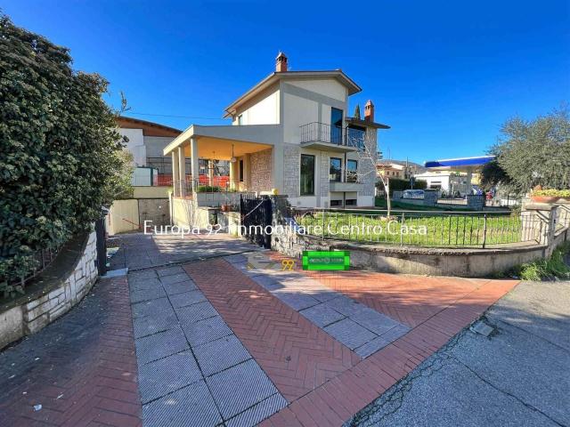 Case e ville in vendita di 142 m²