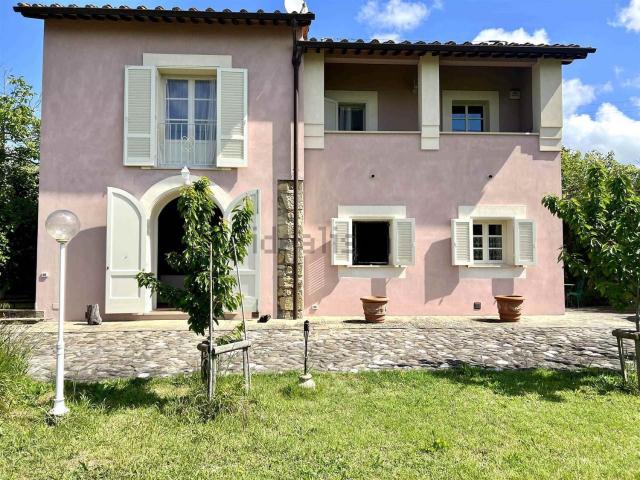Case e ville in vendita di 142 m² in Via le Case