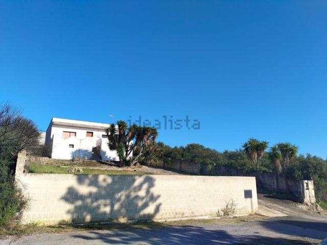 Case e ville in vendita di 142 m² in Via G. Dimitri, 10