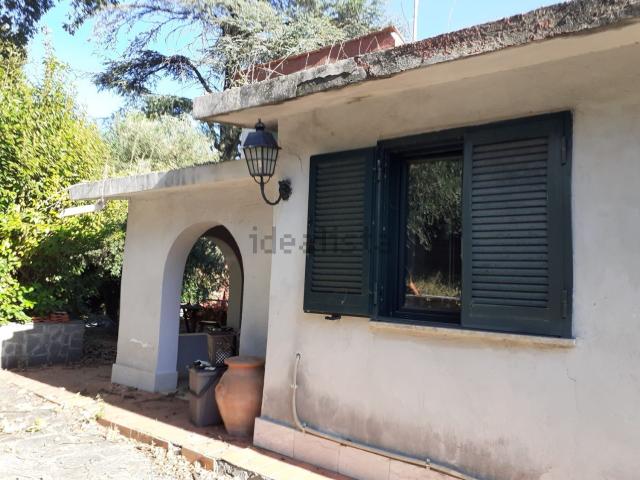 Case e ville in vendita di 142 m² in Via delle Viole