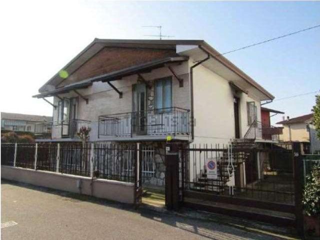 Case e ville in vendita di 142 m² in Via Legnaghese, 34