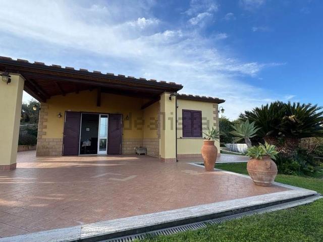 Case e ville in vendita di 142 m² in Via Sandro Pertini, 31