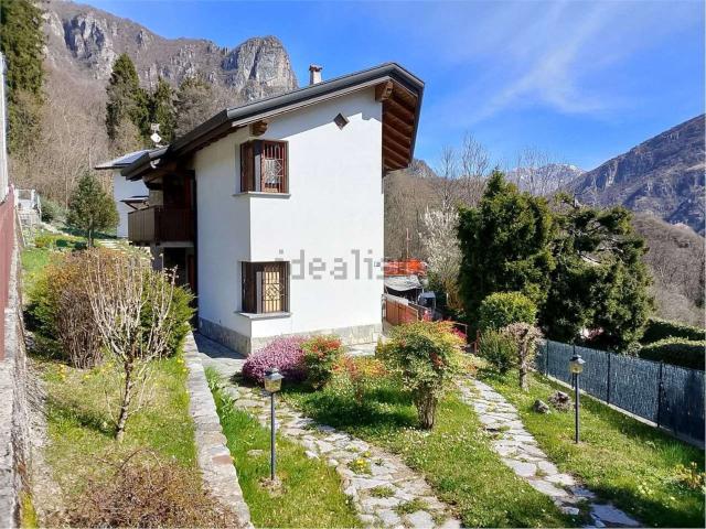 Case e ville in vendita di 142 m² in Via Piani Resinelli