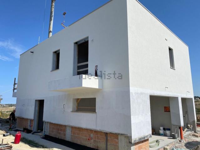 Case e ville in vendita di 142 m² in Via Puglie, 39