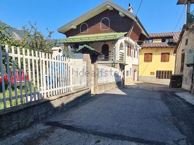 Case e ville in vendita di 142 m² in Via Torri, 3