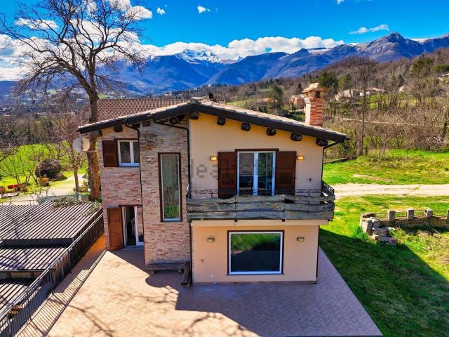 Case e ville in vendita di 142 m² in Strada Provinciale 119, 124