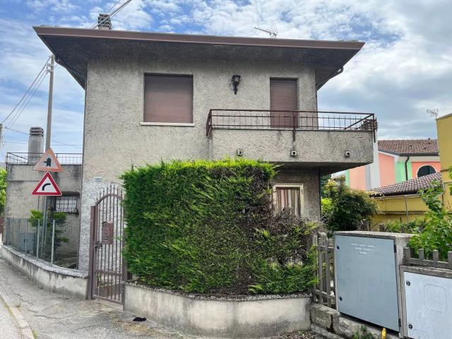Case e ville in vendita di 143 m²