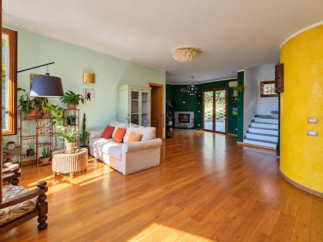 Case e ville in vendita di 143 m²