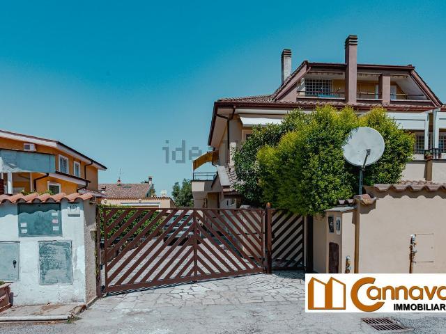 Case e ville in vendita di 143 m² in Via Apollonio Pergeo