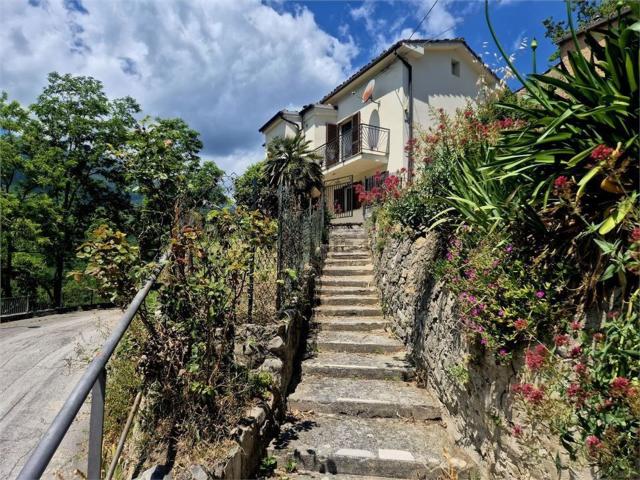 Case e ville in vendita di 143 m² in Via Guglielmo Marconi, 52