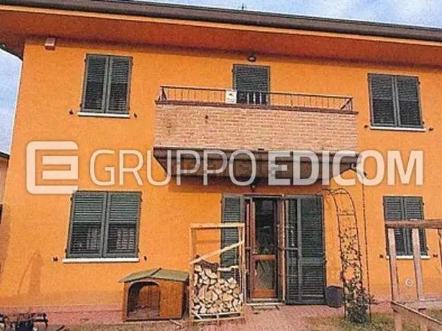 Case e ville in vendita di 143 m² in Via E. Baglioni