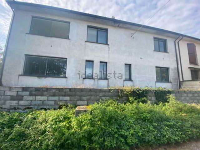 Case e ville in vendita di 143 m² in Via Motta