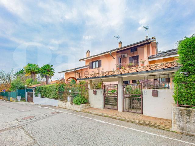 Case e ville in vendita di 143 m² in Via San Martino, 18