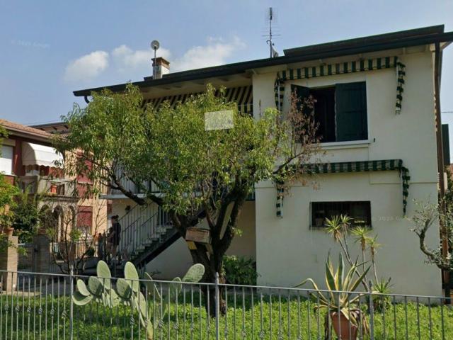 Case e ville in vendita di 143 m² in Via Roma, 30