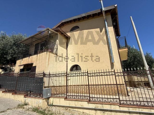 Case e ville in vendita di 143 m² in Contrada Blaschi, 49