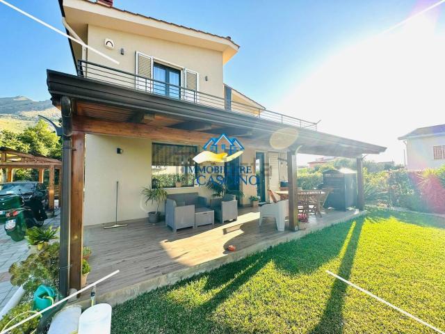 Case e ville in vendita di 144 m² in Via Chiesazza Sperone, 12
