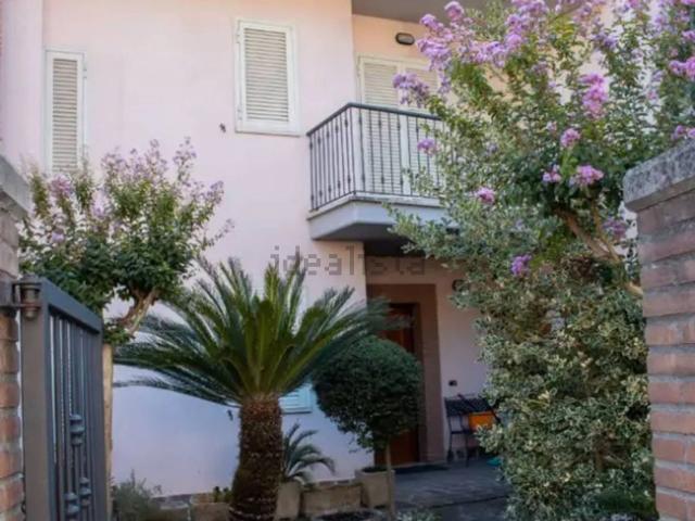 Case e ville in vendita di 144 m² in Via delle Ninfe