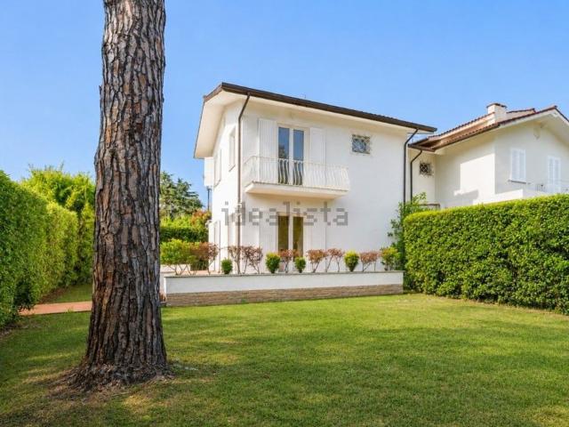 Case e ville in vendita di 144 m² in Via Francesco Carrara