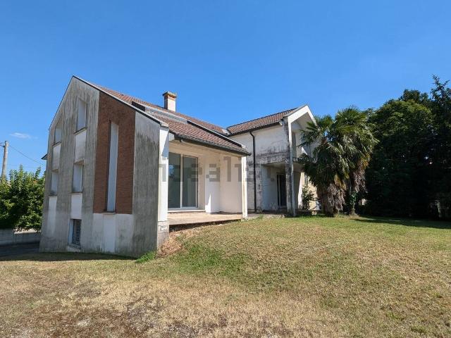 Case e ville in vendita di 144 m² in Via Francesco Petrarca