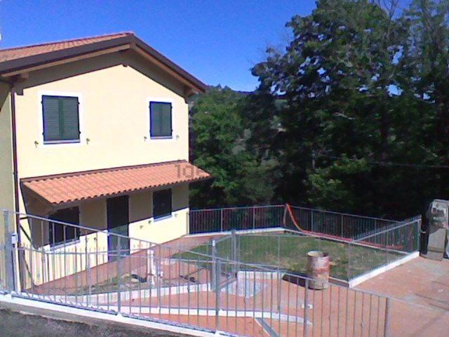 Case e ville in vendita di 144 m² in Via Castagneti, 6