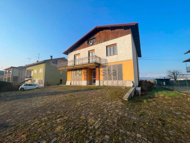 Case e ville in vendita di 144 m² in Via Vecchia di Cuneo, 23
