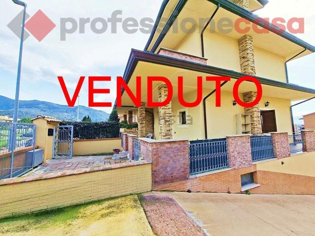 Case e ville in vendita di 144 m² in Viale Leonardo, 18
