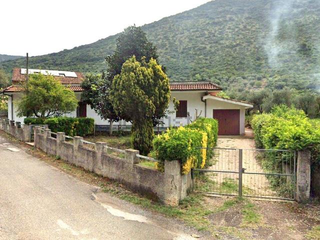 Case e ville in vendita di 145 m² in Via Cesalunga, 25