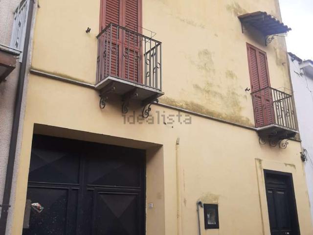 Case e ville in vendita di 145 m² in Via Alessandro Manzoni