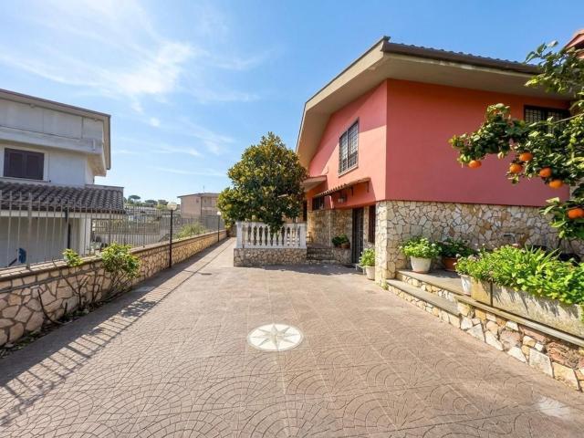Case e ville in vendita di 145 m² in Via B. Pinturicchio, 3