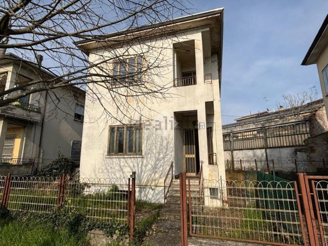 Case e ville in vendita di 145 m² in Via Brescia, 3