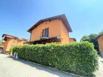 Case e ville in vendita di 145 m² in Via Galliate, 24