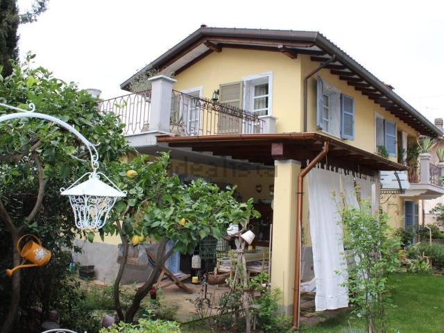 Case e ville in vendita di 145 m² in Via dei Corsari, 2