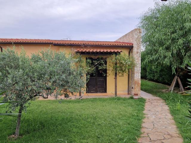 Case e ville in vendita di 145 m² in Via dei Gelsomini, 202