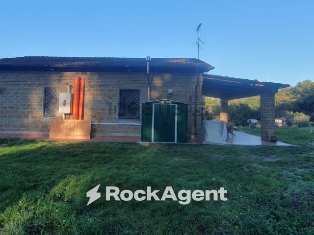 Case e ville in vendita di 145 m² in Via dei Piani, 253