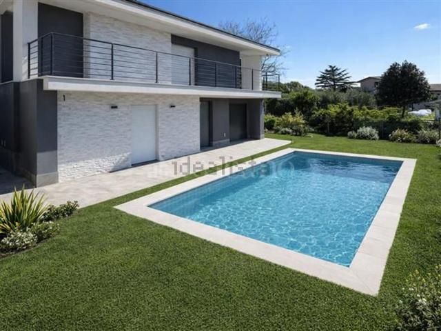 Case e ville in vendita di 145 m² in Via della Collina
