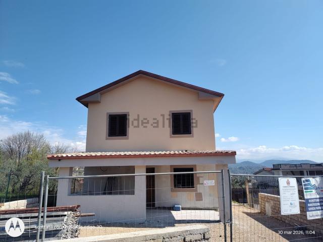 Case e ville in vendita di 145 m² in Via Fontana Palombo