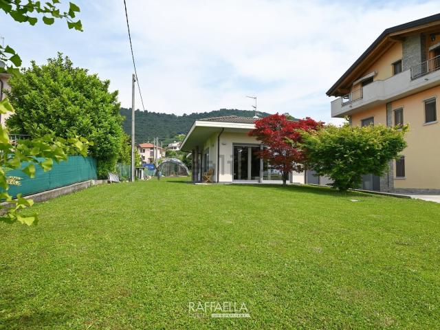 Case e ville in vendita di 145 m² in Via Francesco Cucchi