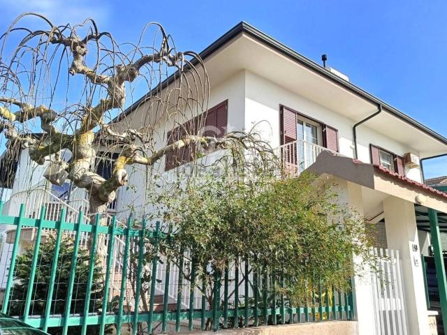 Case e ville in vendita di 145 m² in Via Monserrato, 48