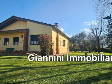 Case e ville in vendita di 145 m² in Via Mammini