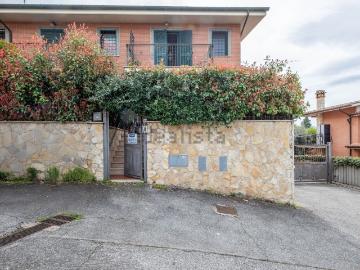 Case e ville in vendita di 145 m² in Via S. d&apos Acquisto, 8