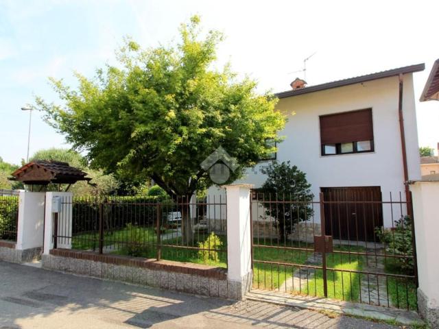 Case e ville in vendita di 145 m² in Via San Barnaba, 1