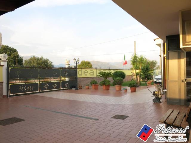 Case e ville in vendita di 145 m² in Via Portaturo