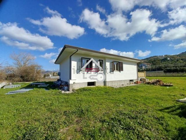 Case e ville in vendita di 145 m² in Via Piano delle Pere, 27
