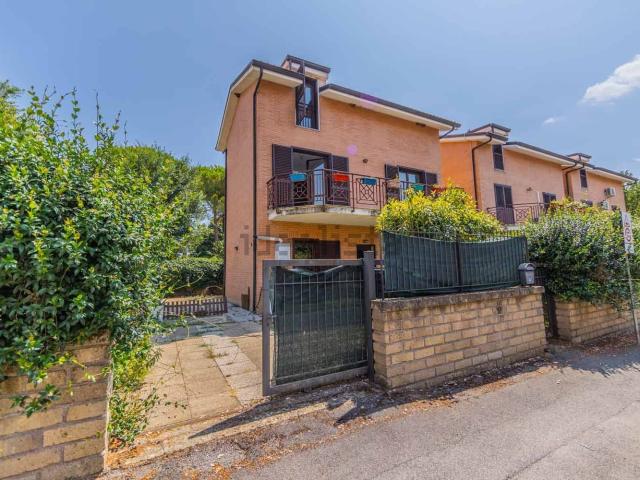 Case e ville in vendita di 145 m² in Via Pier Paolo Pasolini