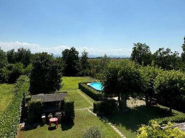 Case e ville in vendita di 145 m² in Via Umbria