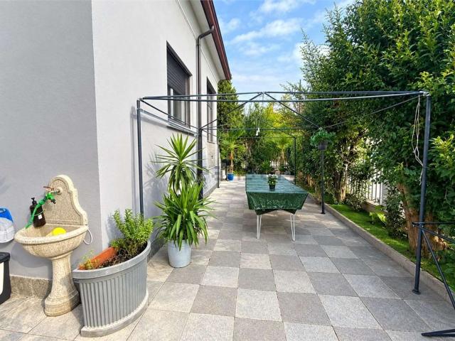 Case e ville in vendita di 146 m²