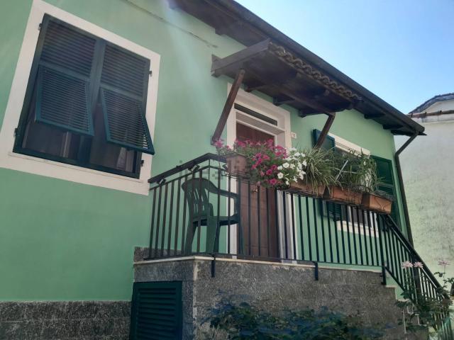 Case e ville in vendita di 146 m² in Via 1º Maggio