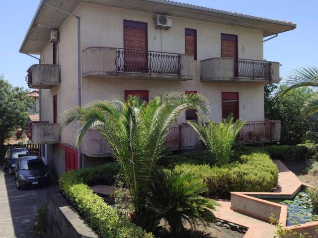 Case e ville in vendita di 146 m² in Via Bari, 3