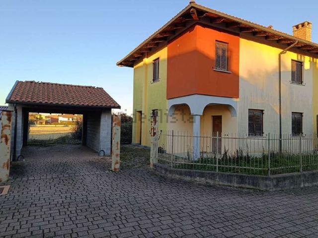 Case e ville in vendita di 146 m² in Via Giovanni Falcone, 24